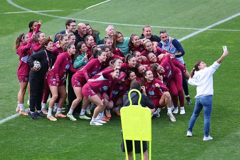 Сборная Испании готовится к финалу и надеется, что после него футбол полюбят еще тысячи девочек