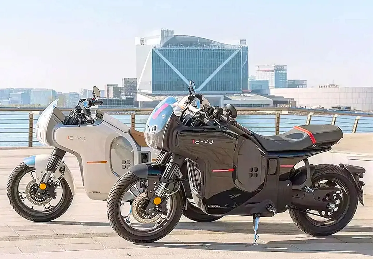Honda esimene elektrimootorratas E-VO: saame seda vaadata, aga osta veel mitte.