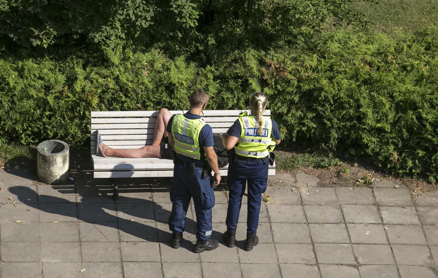 Pargipingil magavad purjus inimesed olid sel nädalavahetusel tavaline vaatepilt. Napsivendi tuli korravalvuritel patrullautoga politseimajja või koju sõidutada paarkümmend korda.