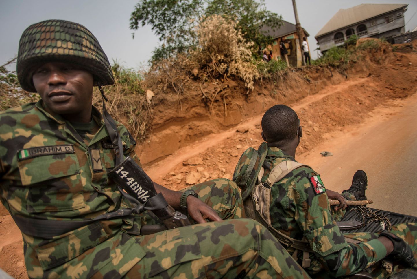Nigeeria sõdurid patrullimas.