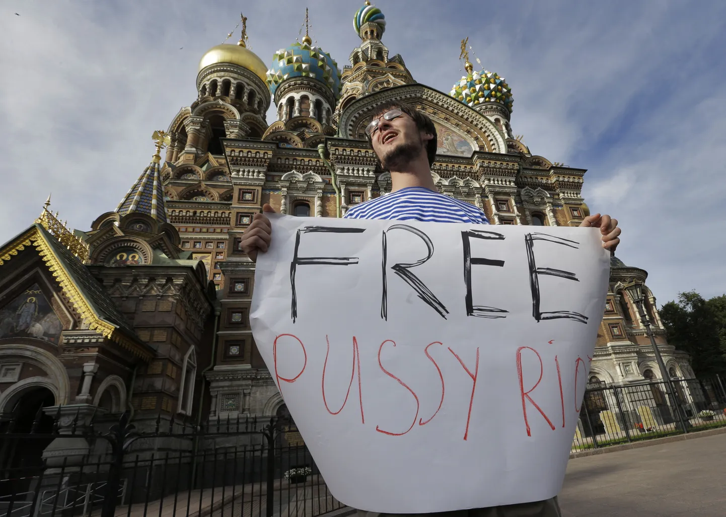 Pussy Rioti pooldaja.