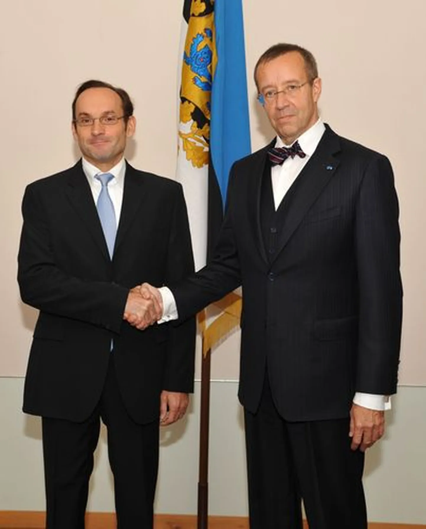 President Ilves ja Prantsuse Vabariigi suursaadik Frédéric Billet.