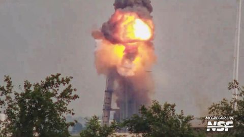 Video ⟩ SpaceXi uusima raketimootori katse lõppes plahvatusega