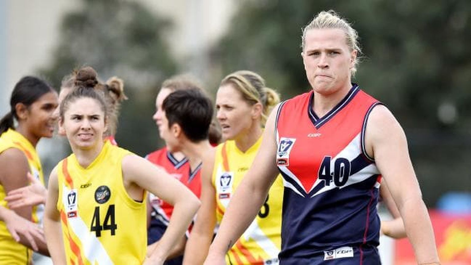 Hannah Mouncey (paremal) mängib naiste liigas ka austraalia jalgpalli