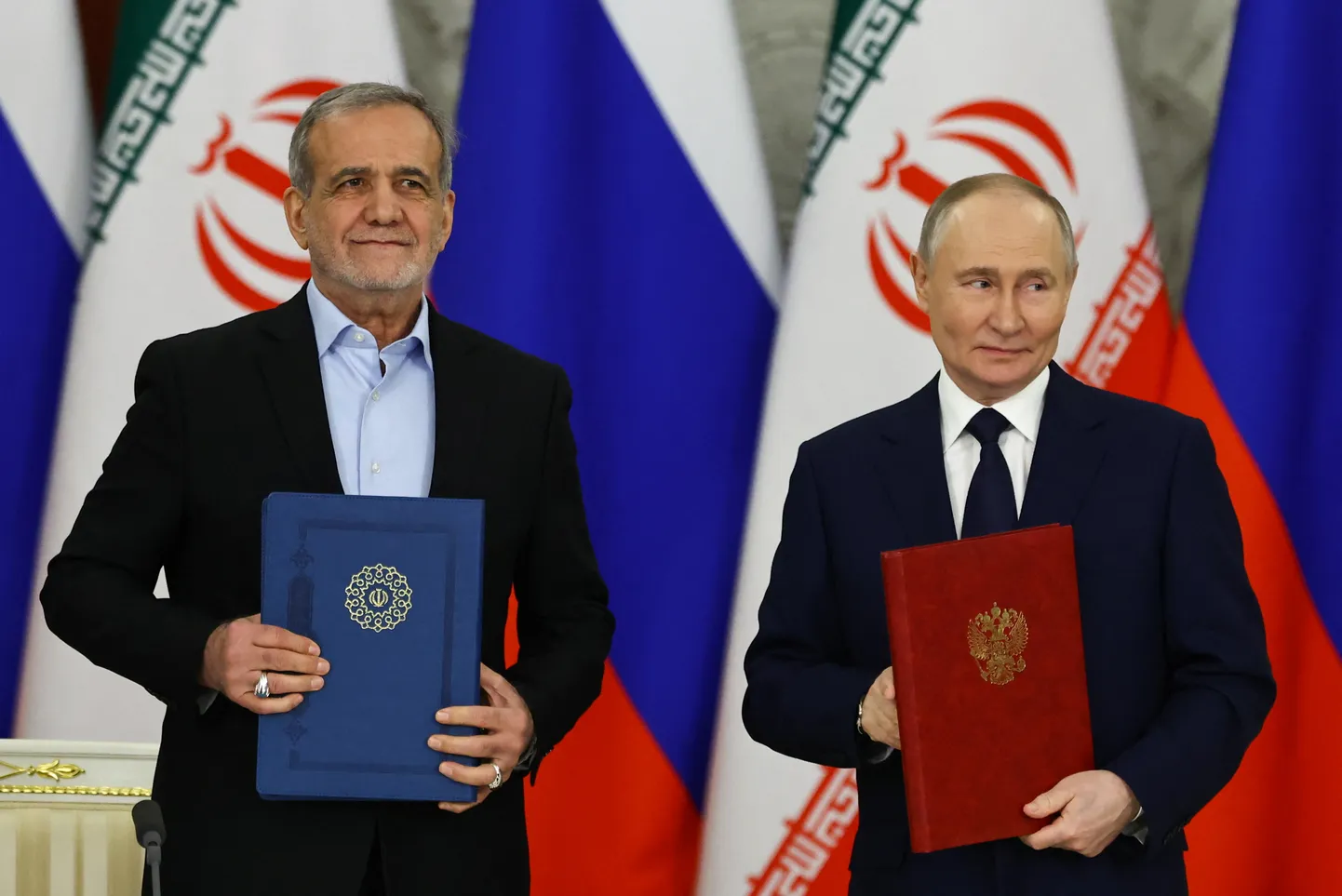 Krievijas diktators Vladimirs Putins un Irānas prezidents Masuds Pezeškiāns.
