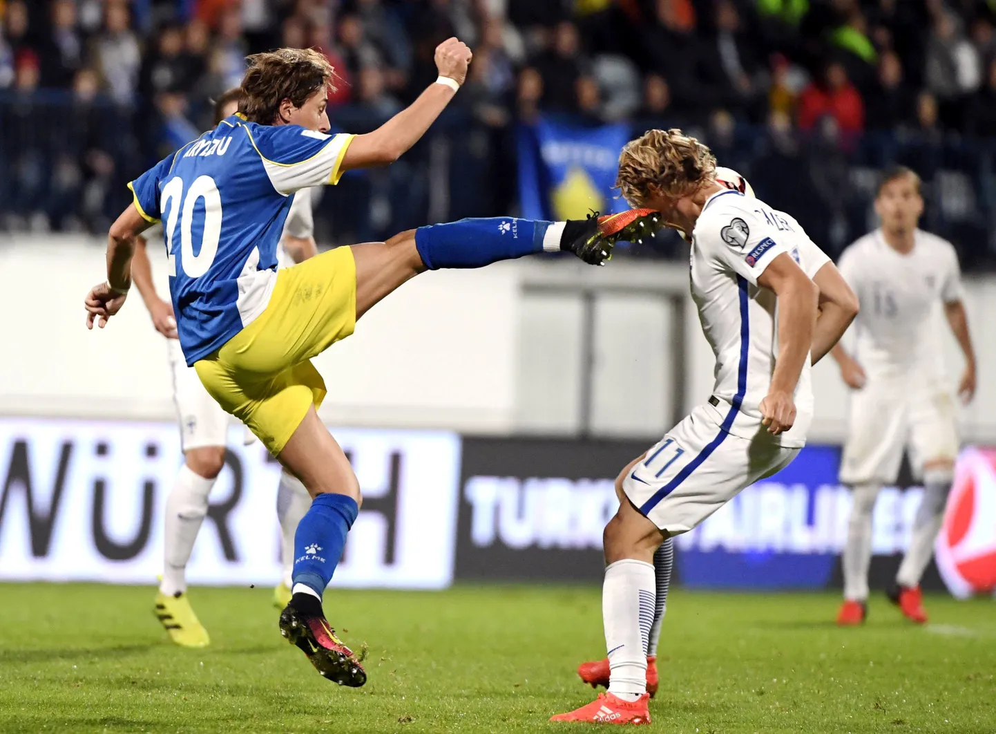 Kosovo jalgpallikoondis (fotol vasakul Hekuran Kryeziu) on valmis Euroopas kõigile hambaid näitama.