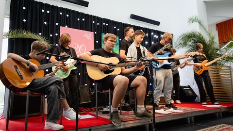 GALERII JA VIDEO ⟩ Kuressaare kitarrinädal lõppes kontserdi ja jämmiga