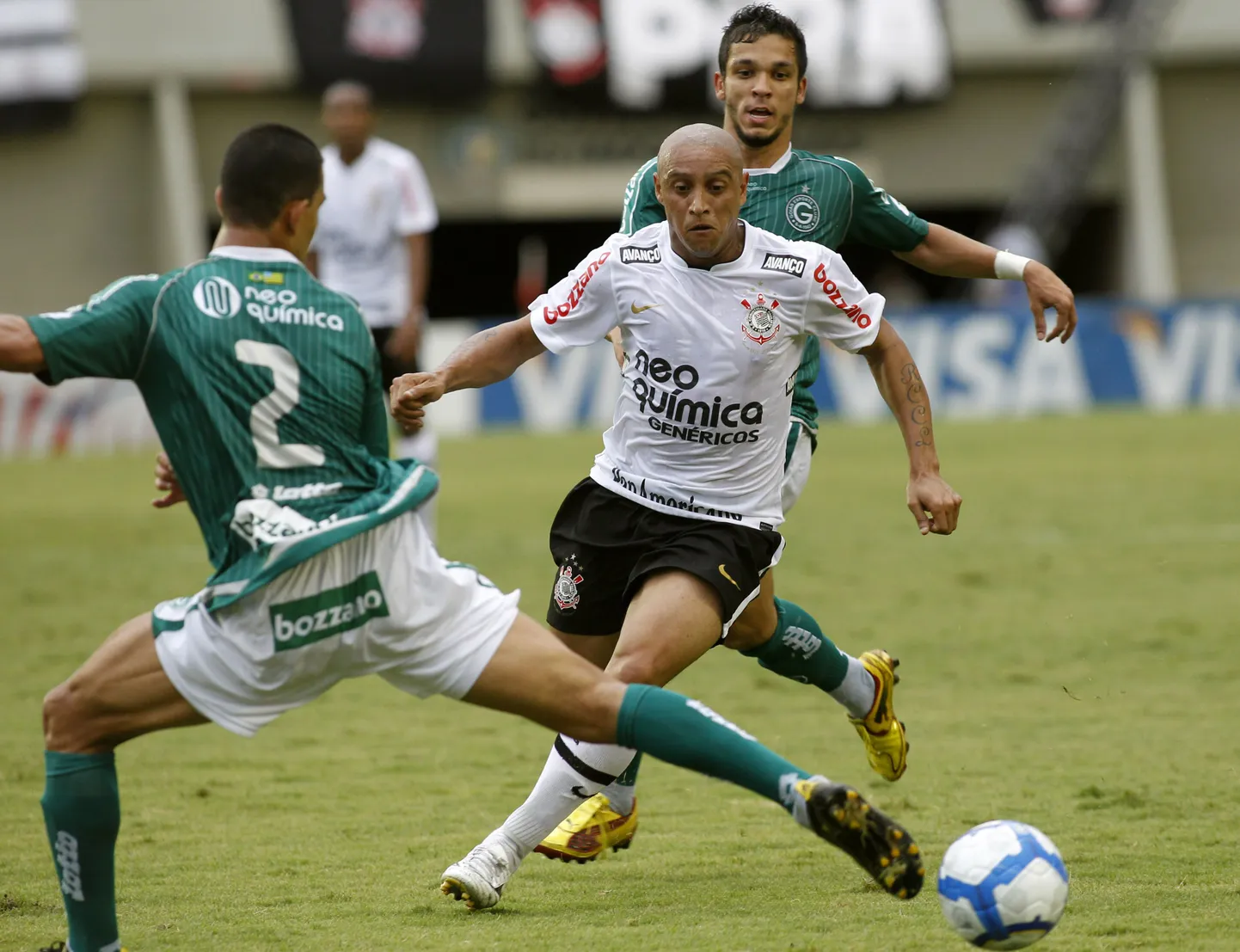 Roberto Carlos (keskel).