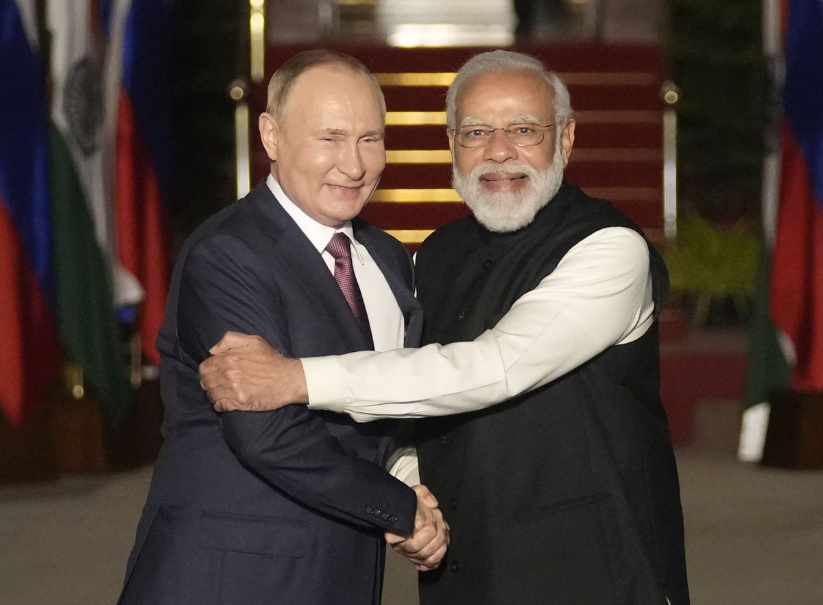 Премьер Индии Нарендра Моди схватил Путина, декабрь 2021 года, Индия.