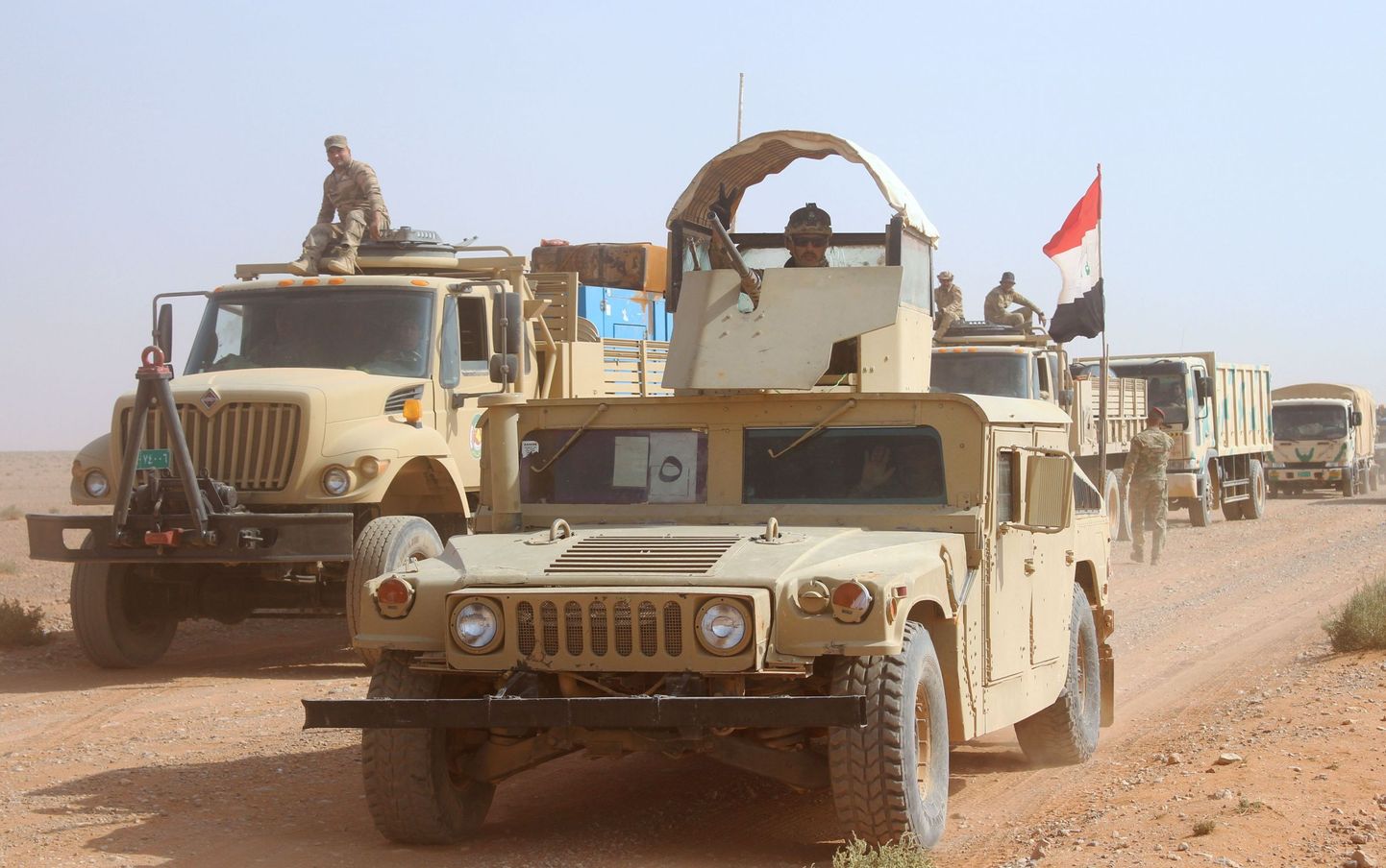 Iraagi valitsusväed liikumas Rawa poole.