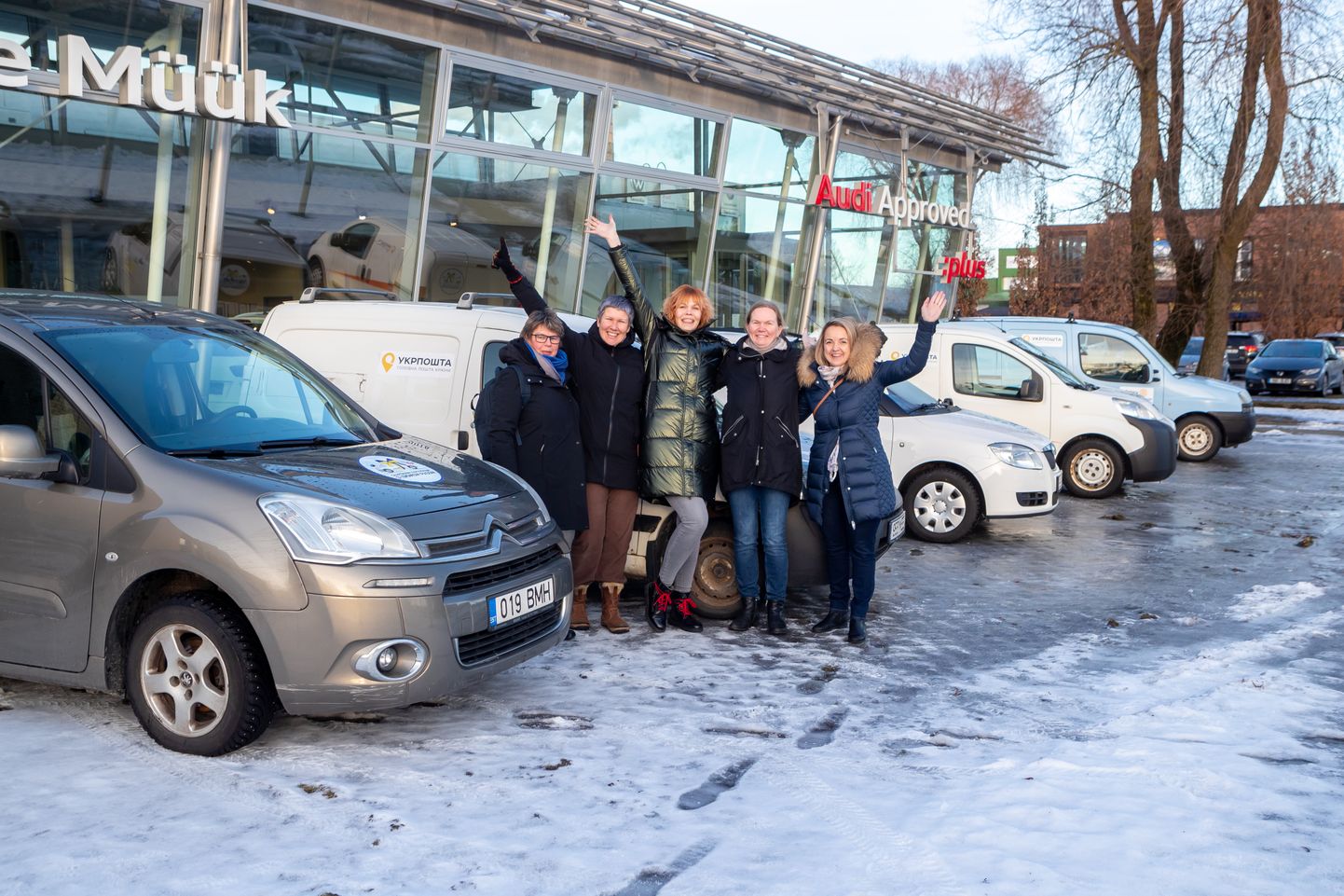 HEAD TEED: Autod saatsid Ukraina poole teele (vasakult) Maire Lodi, Käthe Pihlak, Eveli Ait, Jaanika Tiitson ja Janne Raun.