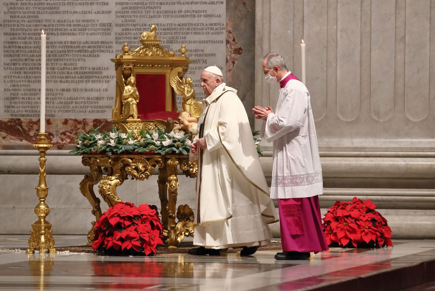 Paavst Franciscus jõulumissal Vatikanis.