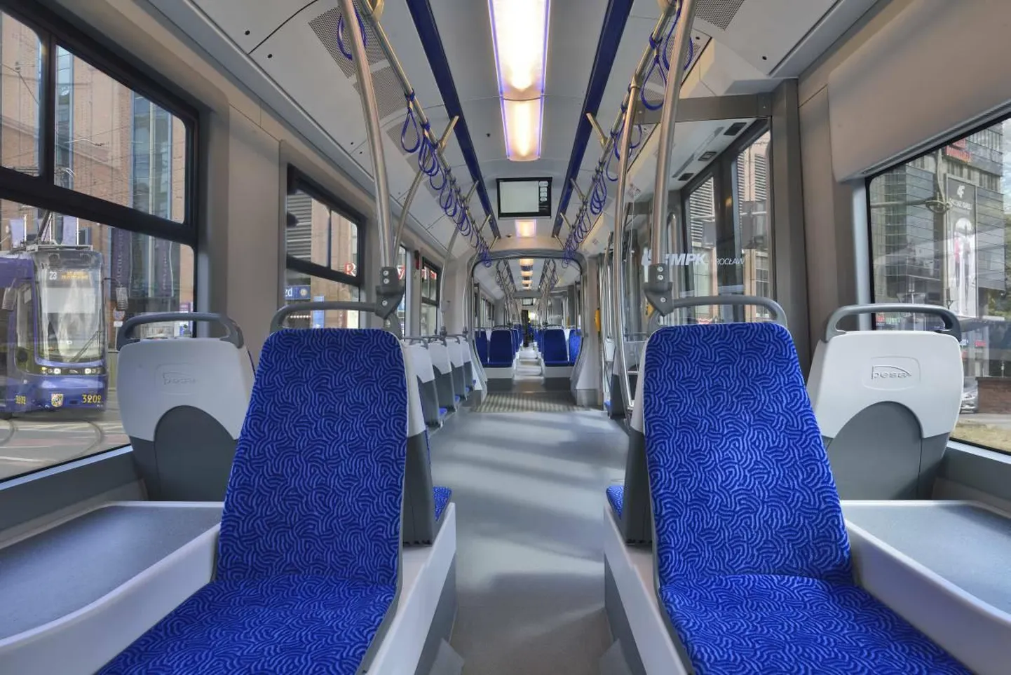 Poola firma PESA madalapõhjaline tramm Twist mahutab 300 reisijat.