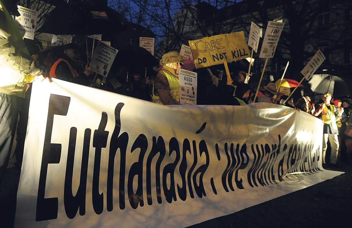 Eutanaasiavastaste meeleavaldus Brüsselis. Saksamaal langetavad seaduseandjad otsuse, kas lubada halastussurma või mitte, sügisel.