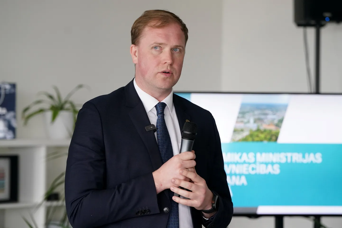 Ekonomikas ministrs Viktors Valainis piedalās Ekonomikas ministrijas pārstāvniecības Jelgavā atklāšanas pasākumā.