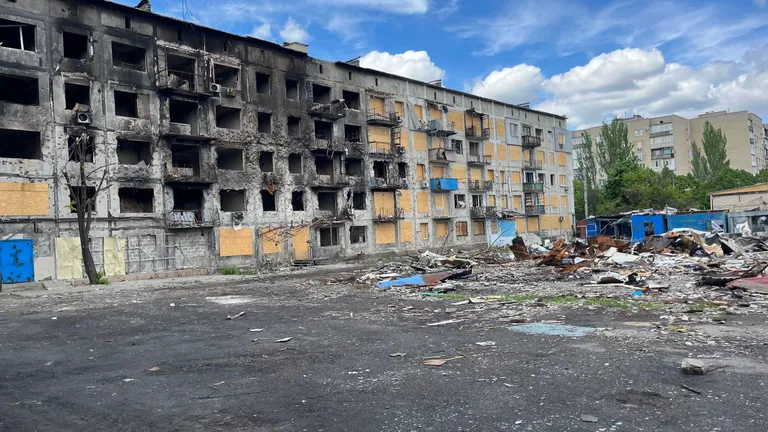 Доброполье находится примерно в 20 км от российских позиций.