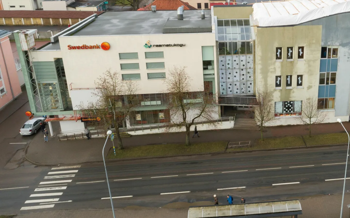 Õnnetus juhtus Viljandis raamatukogu ees.