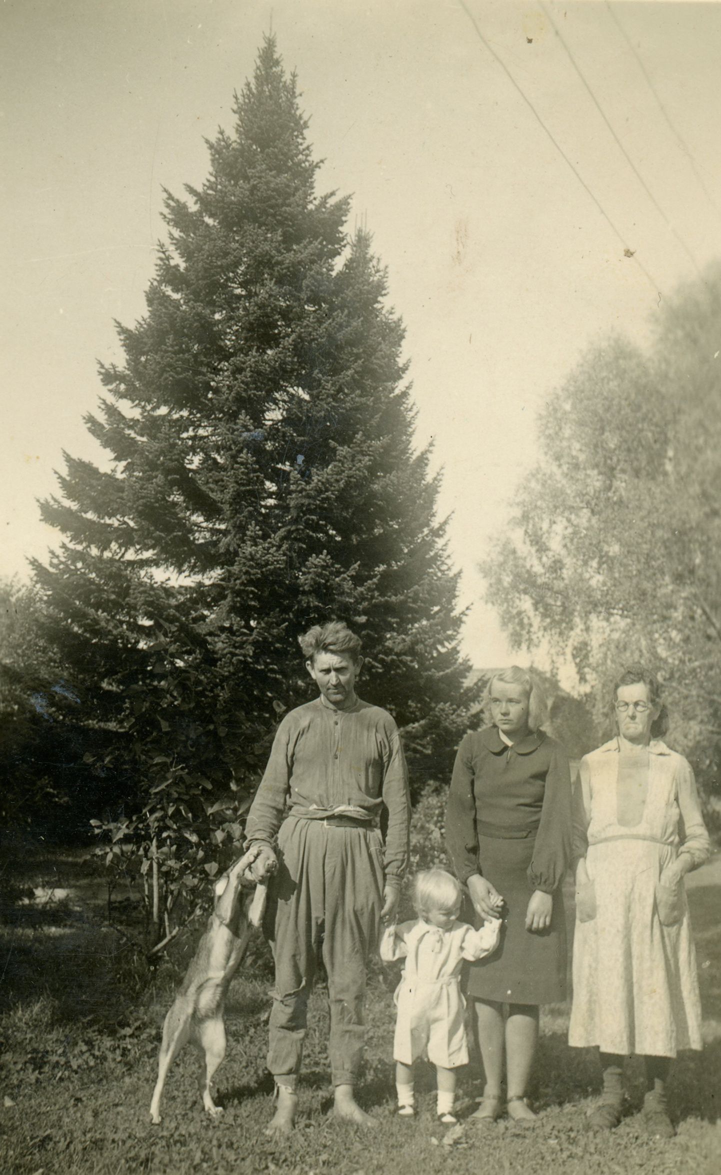 Alfred, Jaan, Aino ja Anna Teslon. On 1948. aasta suvi.
