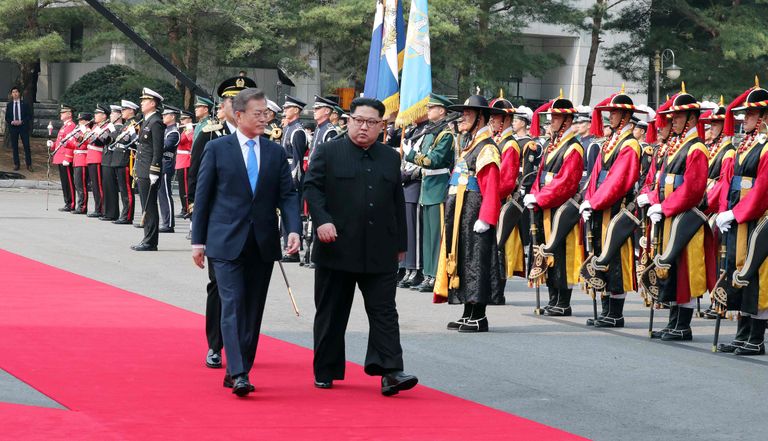Põhja-Korea liider Kim Jong-un ja Lõuna-Korea president Moon Jae-in kohtusid kahe Korea vahelises demilitariseeritud tsoonis Panmunjomis