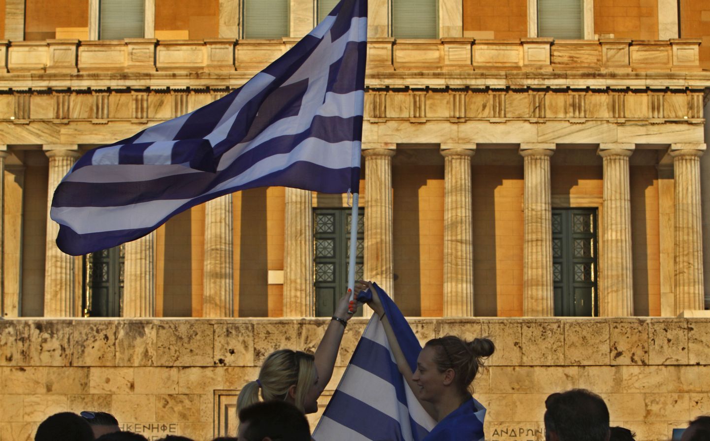 Kreeklased kasinusmeetmete vastu protestimas.