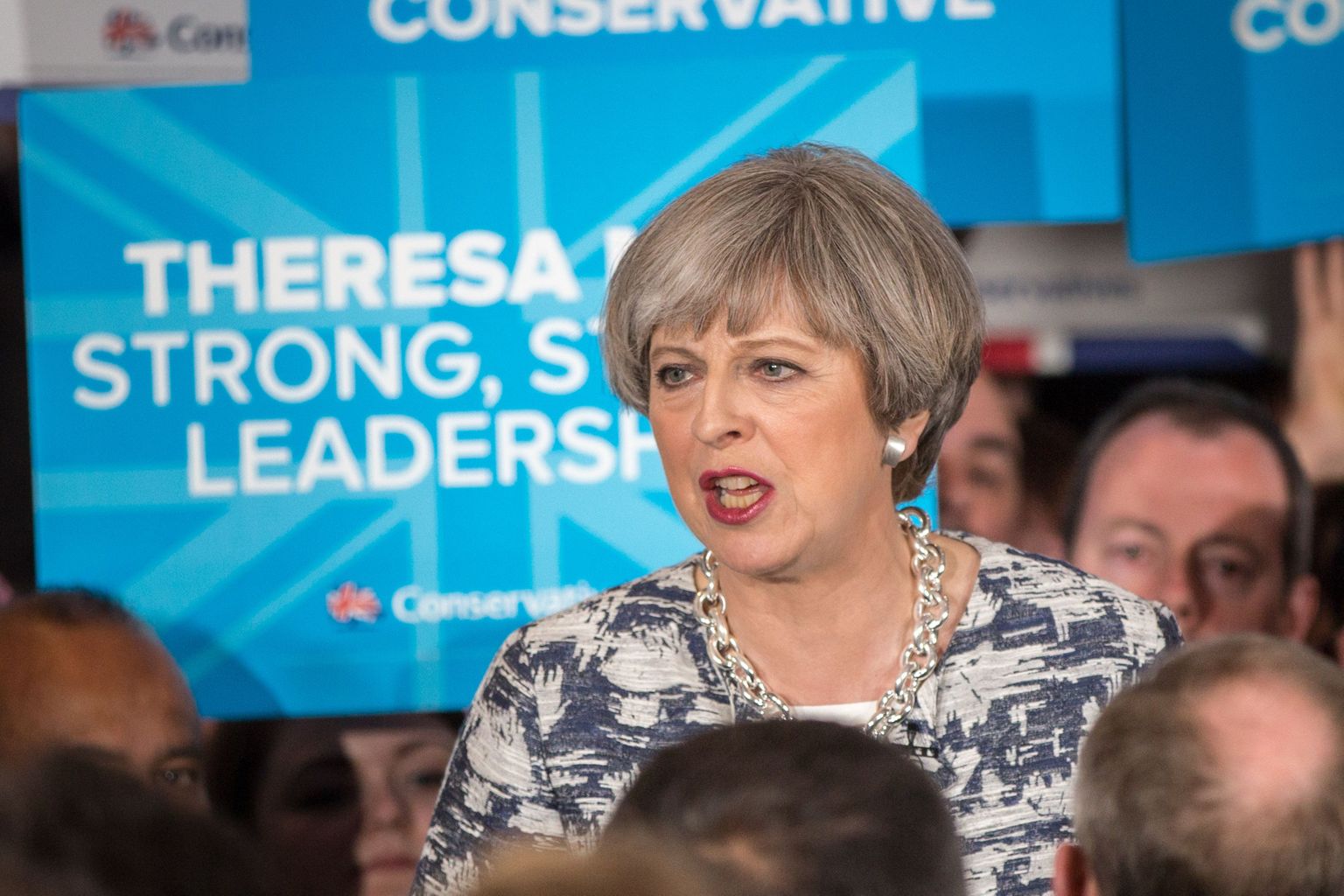 Briti peaminister Theresa May sai üldvalimistel ootamatu tagasilöögi, kaotades oma erakonnaga parlamendis enamuse.
