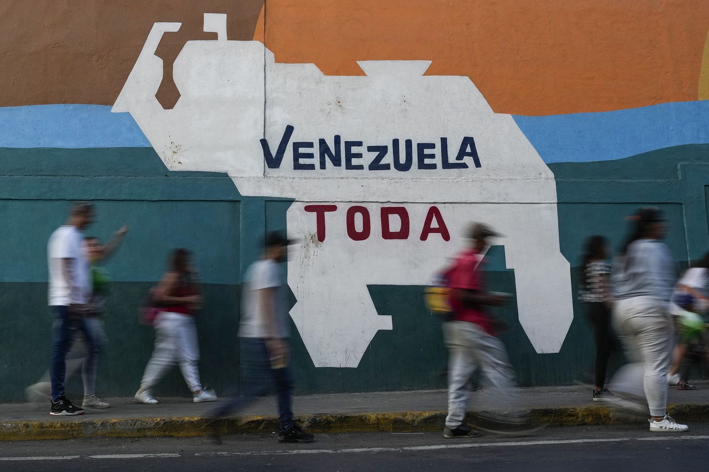 Venezuela pealinnas Caracases asuv seinamaal, millel on näha riigi territooriumi kujutis koos vaidlusaluse Essequibo maa-alaga, mida haldab ja kontrollib naaberriik Guyana.