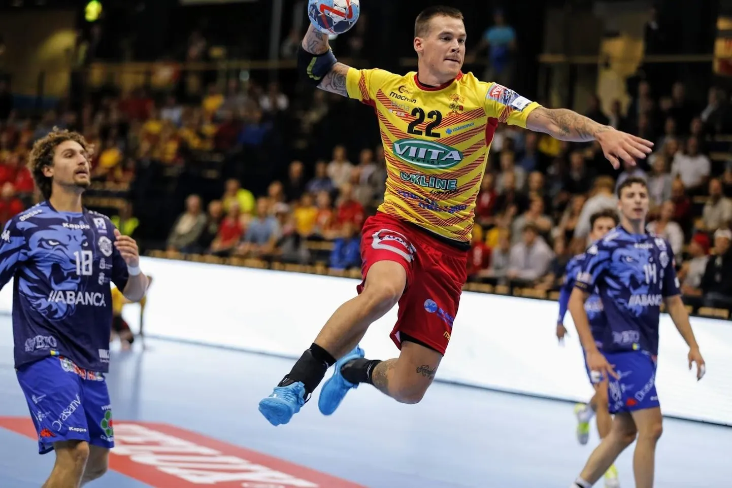 Nico Rönnberg (palliga) viskas Soome meisterklubi heaks Meistrite liiga mängus Thuni Wackeri vastu üleplatsimehena seitse väravat.