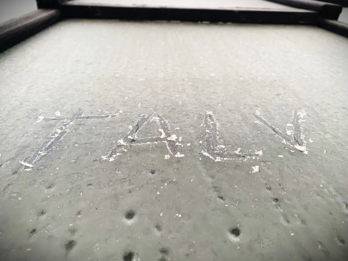 Talv tuleb härmas akendega.