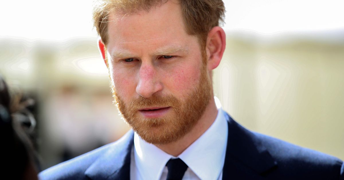 KISUB KARMIKS Prints Harry uus raamat ähvardab kuningas Charlesi pihuks