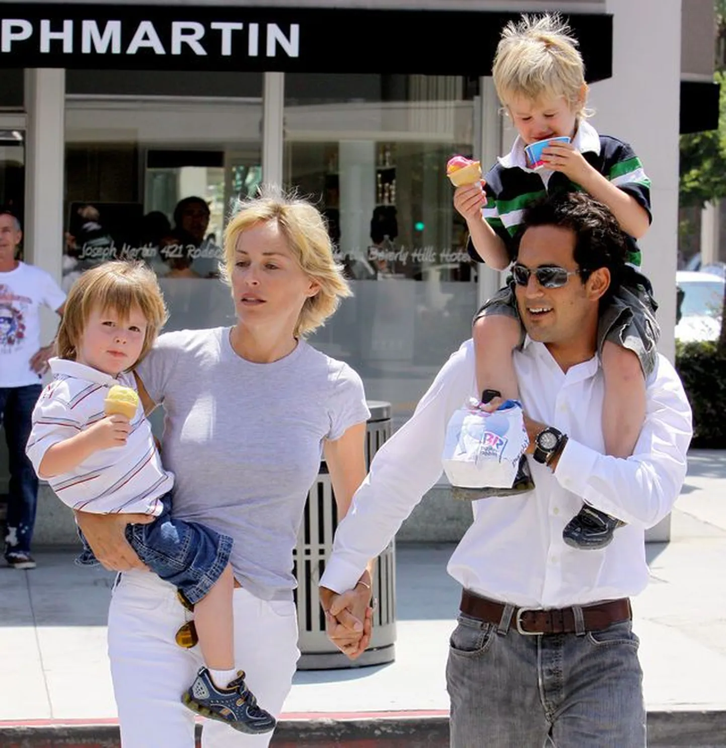 Sharon Stone ostis lastele jäätist