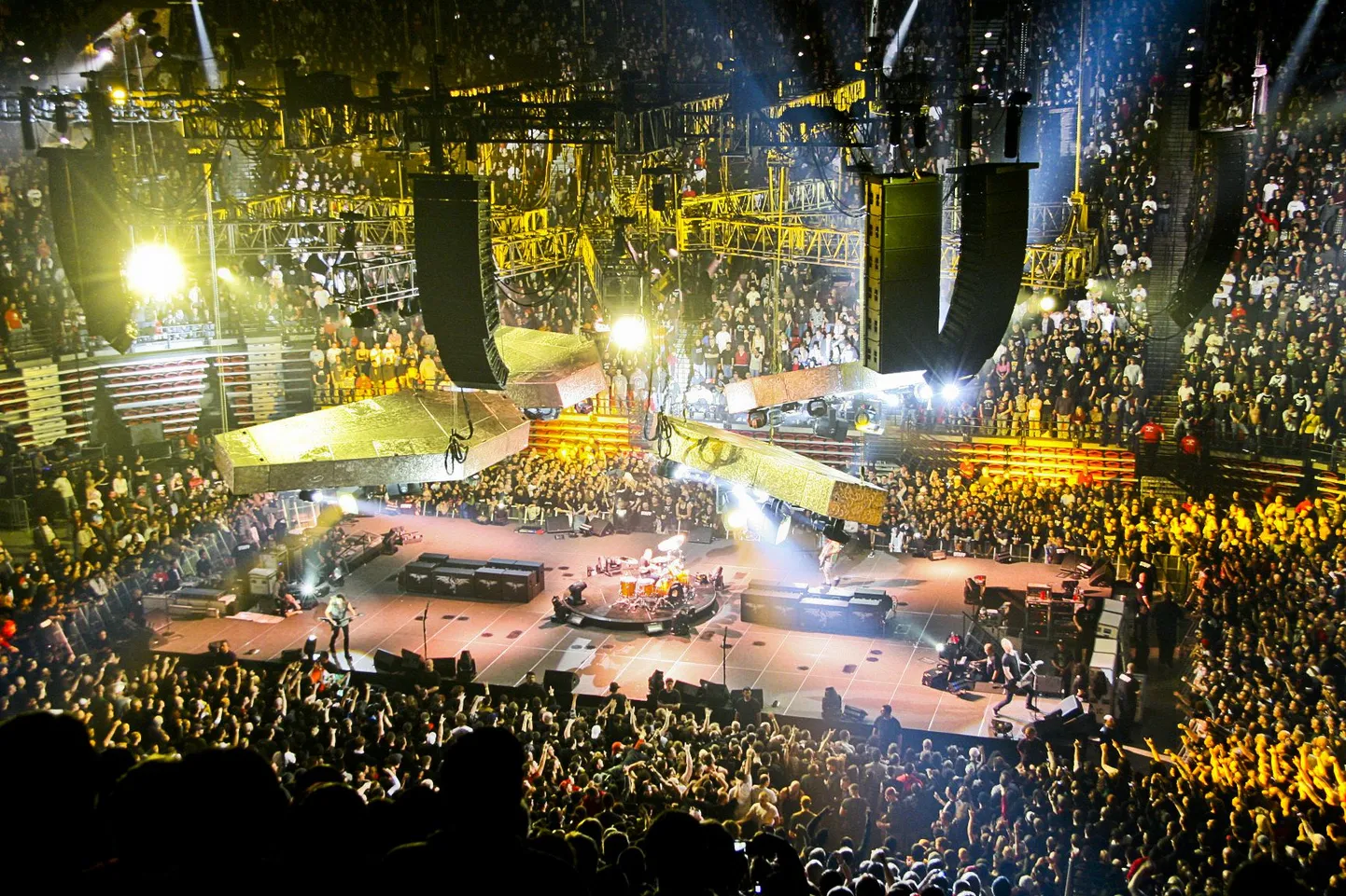 Metallica esineb ringlaval.