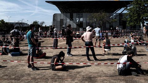 Briti linn keelab perekondlikud läbikäimised, Portugal soovitab tööl käia vahetustega