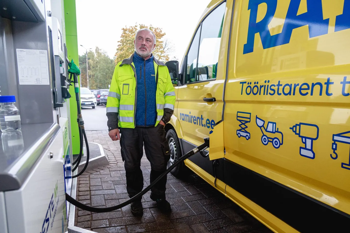 Kütusemüüjad ei usu, et ettevõtted hakkavad pärast aktsiisilangetust taas Eestis tankima.
