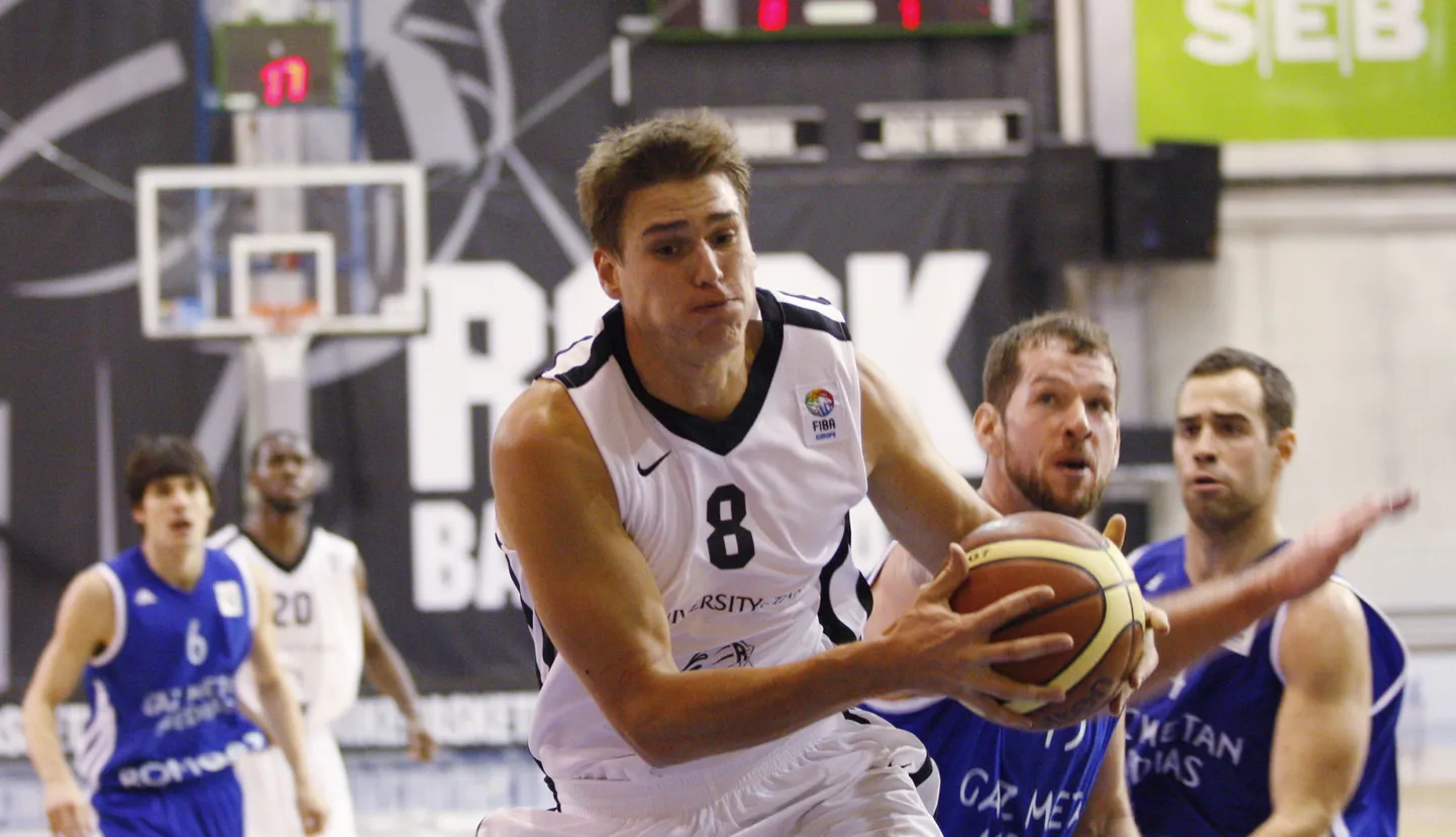 TÜ/Rocki korvpallimeeskond kaotas EuroChallenge sarjas kodumängu Rumeenia klubile Gaz Metan Medias 68:70 (pildil Ivan Neljubov).