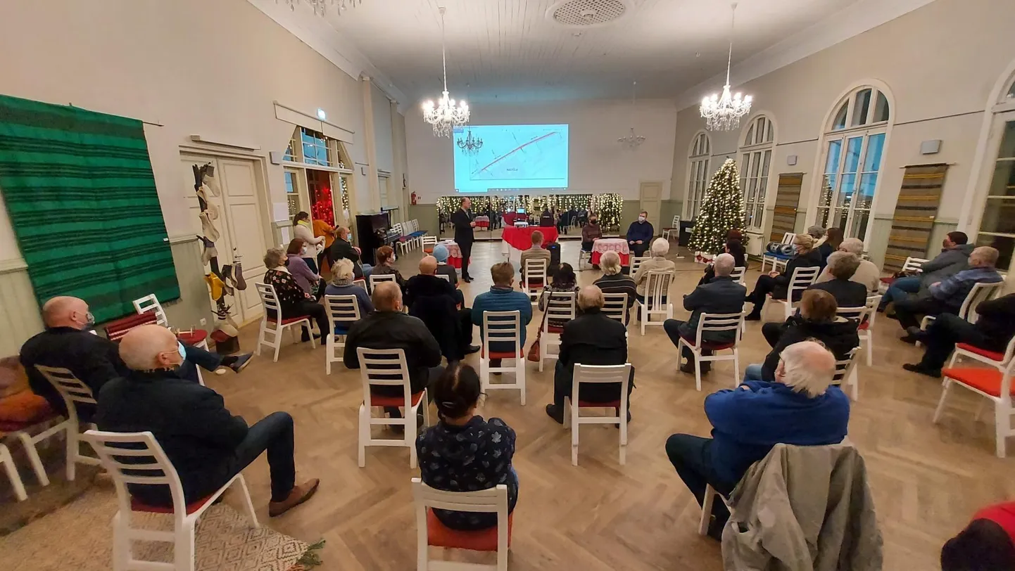 Raeküla Vanakooli seltsi eestvedamisel kohtus linnaosa rahvas maanteeameti esindajatega.