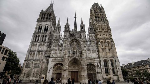 VIDEO ⟩ Põhja-Prantsusmaa linnas süttis kuulus keskaegne katedraal