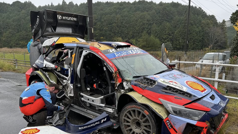 FOTO JA VIDEO ⟩ Poodiumikohta hoidnud Fourmaux sõitis oma masina parema külje sodiks