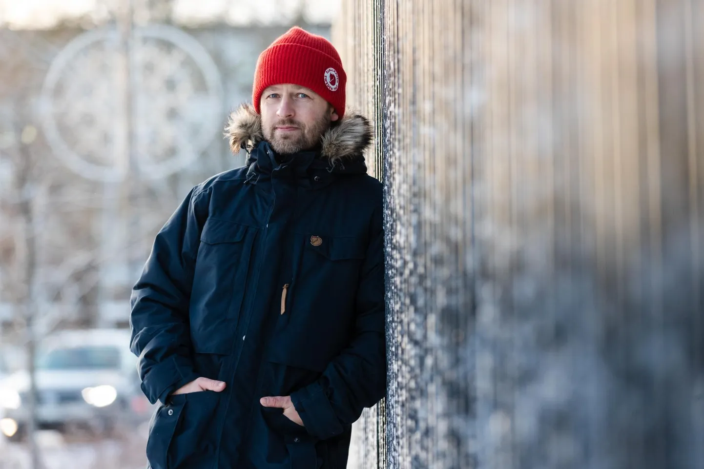 Graafikadisainer Martin Lazarev vabakutselisena Tartu linna uue identiteedikavandi loomisel osaleda ei saa. Selleks, et vastata konkursi nõuetele, peaks ta liituma mõne suure agentuuriga.
