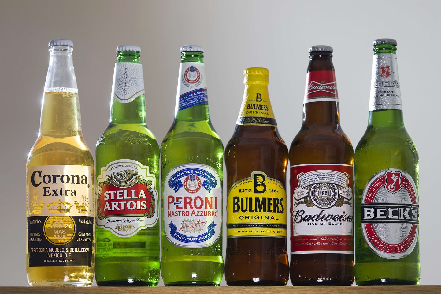 Предприятие предлагает большой выбор пива - Budweiser, Corona, Stella, Beck, Bulmers и Peroni.