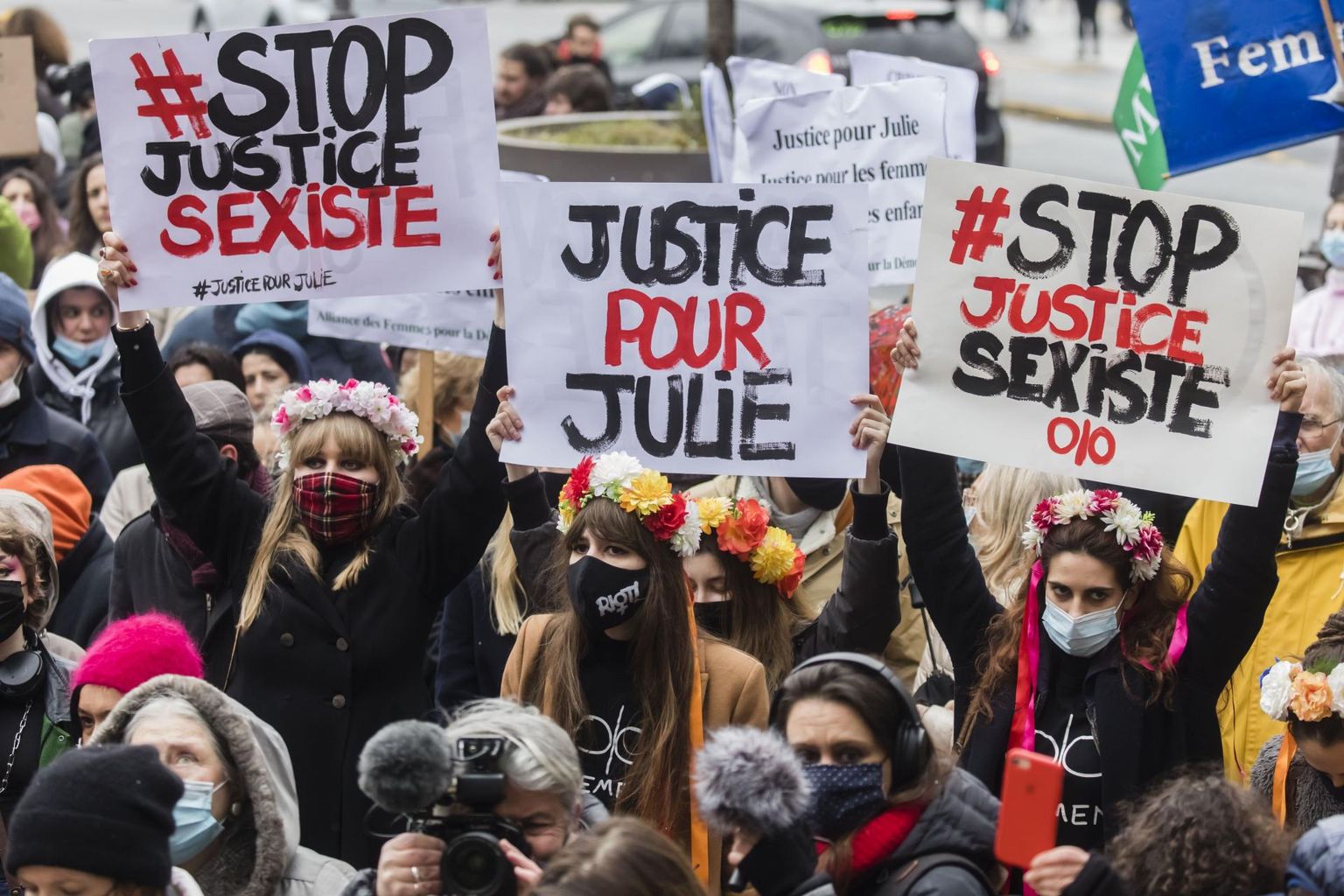 Veebruaris korraldasid naisõiguslased Pariisis meelevalduse Julieks nimetatud naise toetuseks, keda paarkümmend tuletõrjujat korduvalt seksuaalselt ära kasutasid, kui ta oli 13–15-aastane. Kohus otsustas üleeile mitte klassifitseerida neist kolme vastu esitatud süüdistust seksuaalrünnakus ümber vägistamiseks. 