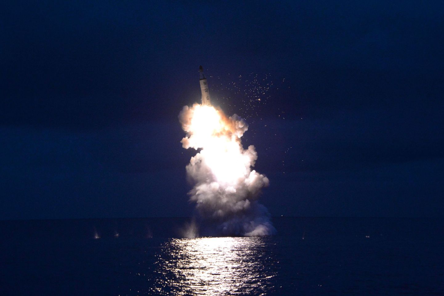 Põhja-Korea katsetas 25. augustil 2016 allveelaevalt tulistatavat ballistilist raketti.