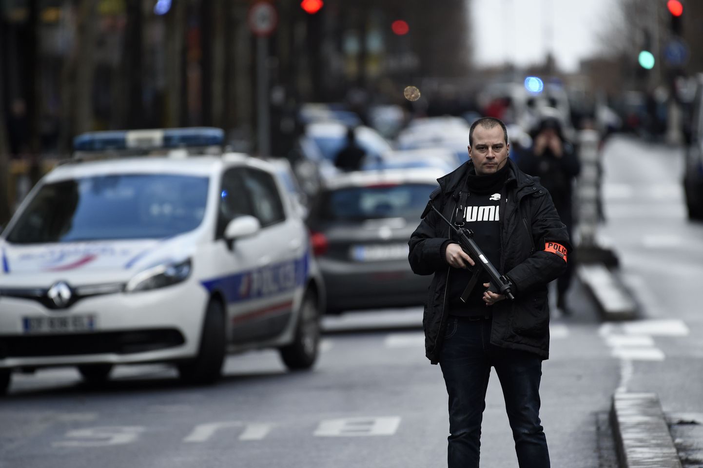 Полиция в Париже.