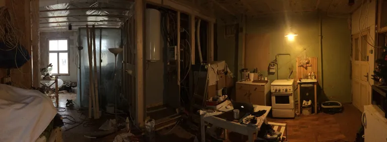 Elutuba, söögituba ja köök praegu. Foto on tehtud keset remondipäeva: täpselt selline kaos siis igal pool valitsebki.