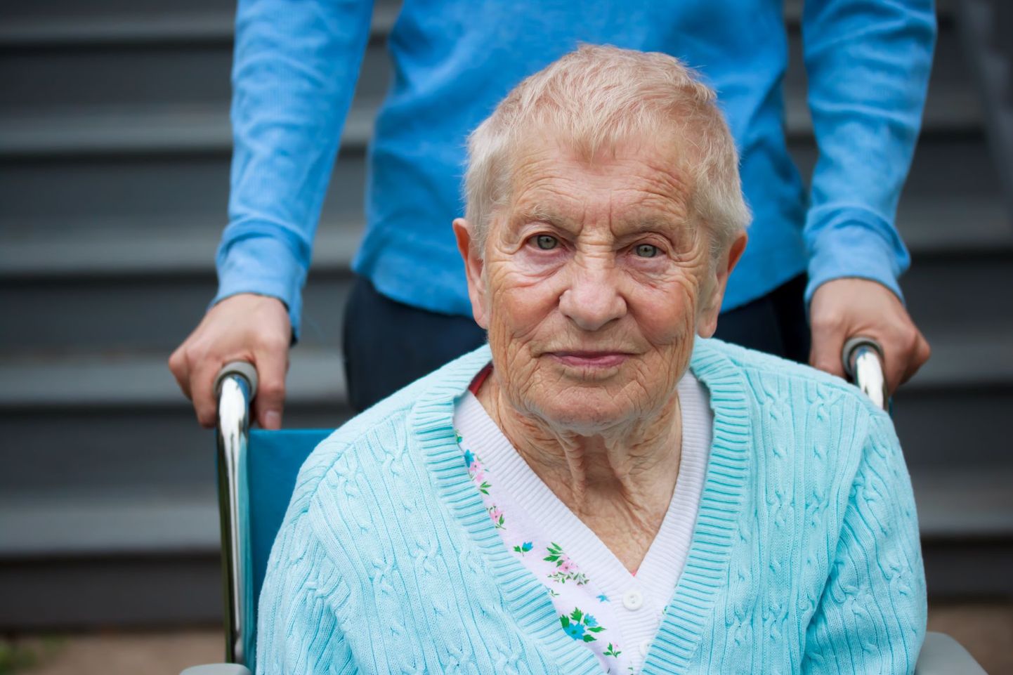Uurimise alla võetakse kõik eakatele ja puuetega inimestele ööpäevaringset hooldamisteenust pakkuvad hoolekandeasutused.