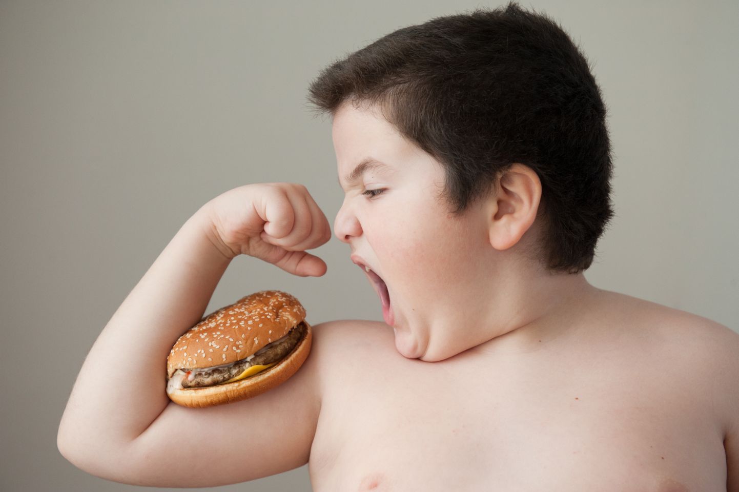 Lapseea ülekaalulisust on seostatud sealhulgas II tüüpi diabeedi, kõrgvererõhutõve, uneapnoeg, depressioon, kehataju muutumise ja madala enesehinnanguga.