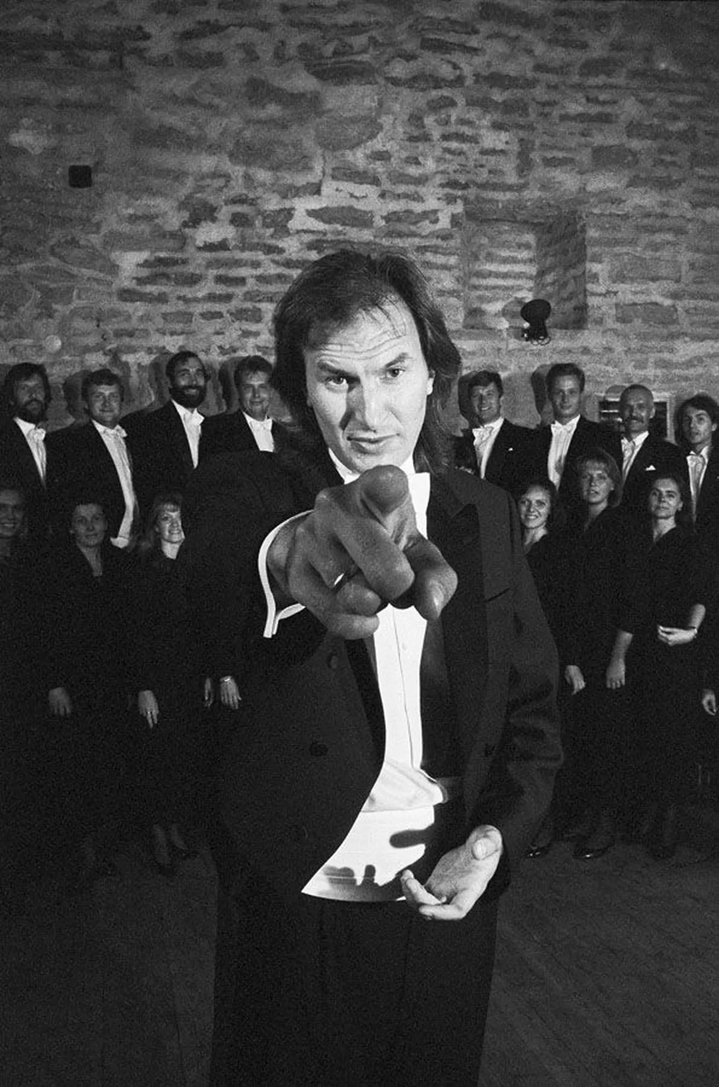 Tõnu Kaljuste ja Eesti filharmoonia kammerkoor 1992. aastal. Lühikese jala väravatorn, Tallinn