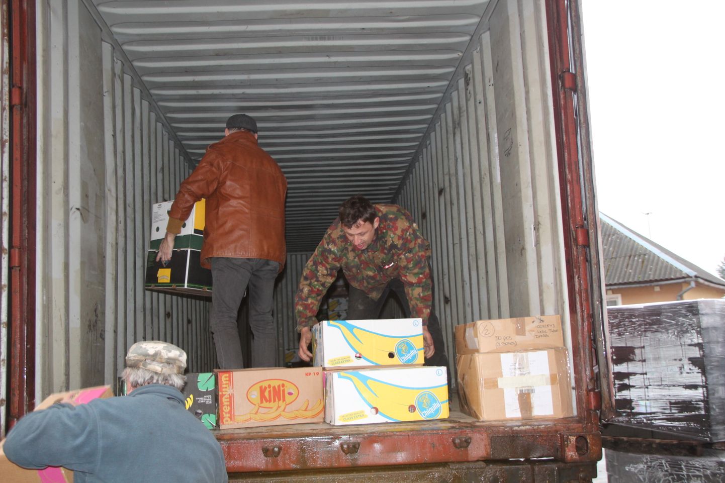 Otepäält saadeti Ukrainasse riideabi nii lastele, naistele kui meestele.
