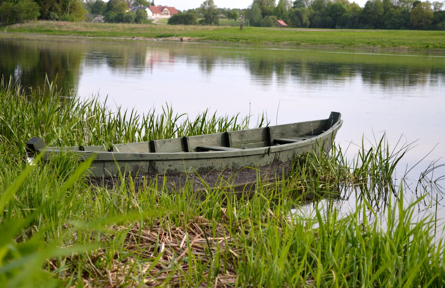 Лодка на реке Лиелупе