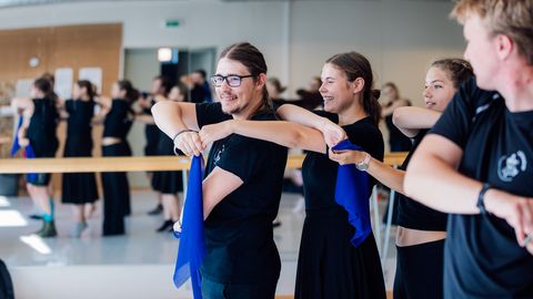 GALERII ⟩ Poolsada tantsijat alustas liikumisproove suurejooneliseks Tartu 2024 suvepeoks