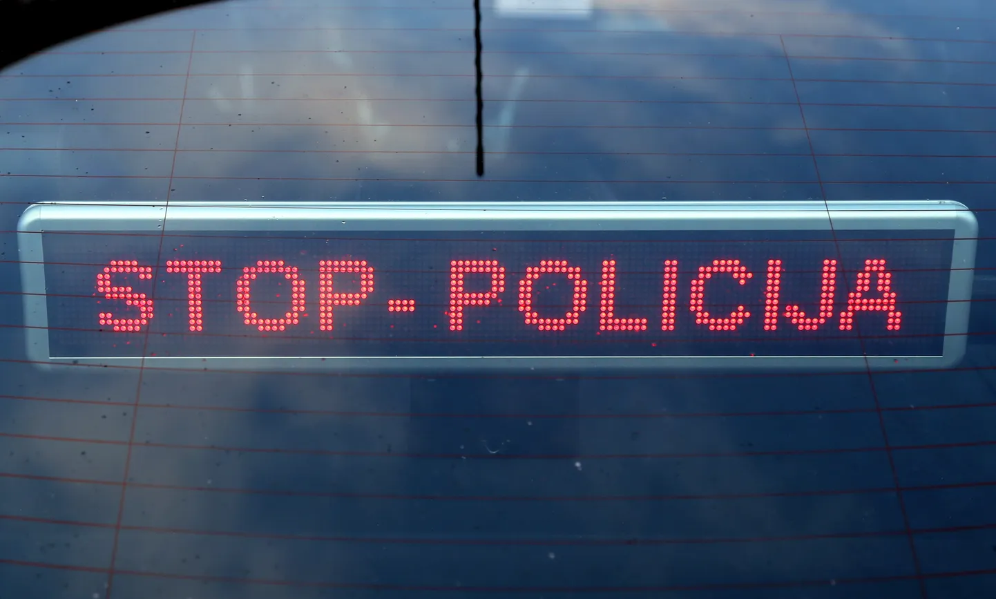 Valsts policijas jauno trafarēto "Opel Insignia" automašīnu aprīkojums.